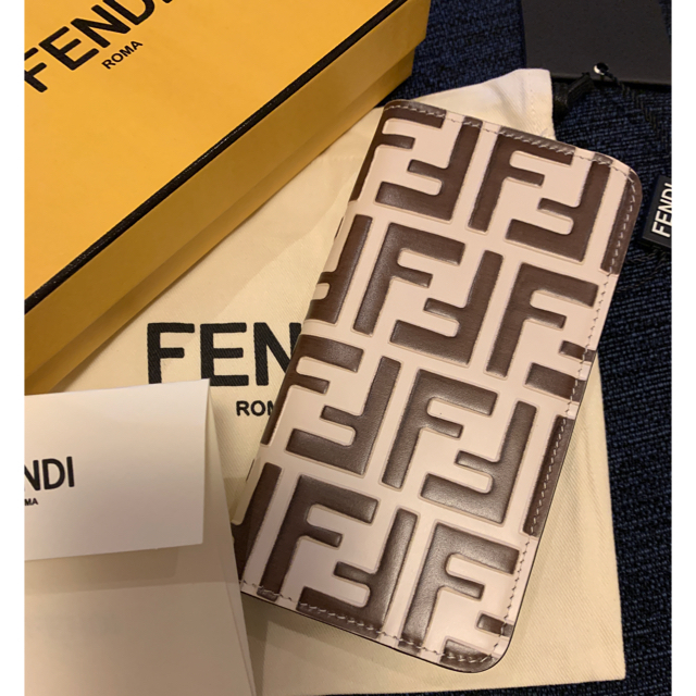 FENDI(フェンディ)の最終値下　FENDI iPhone Xケース　手帳型　新品未使用 スマホ/家電/カメラのスマホアクセサリー(iPhoneケース)の商品写真
