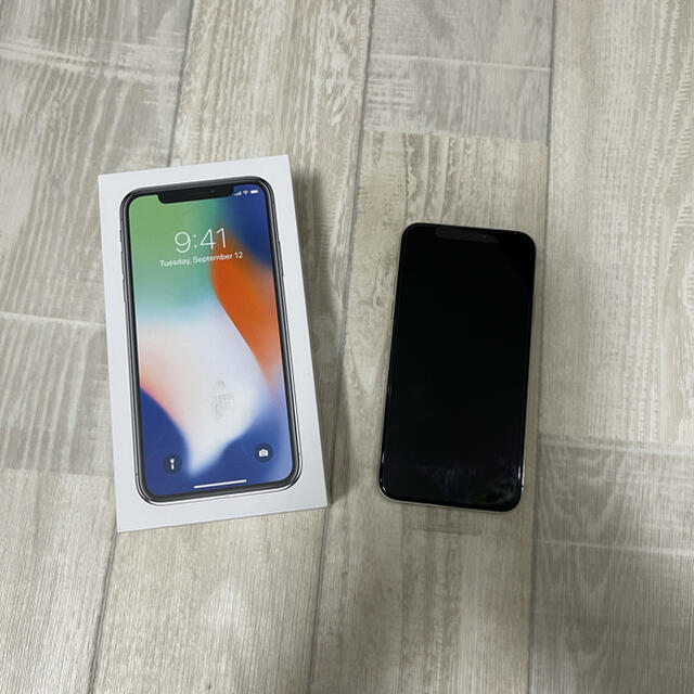 Apple(アップル)のiPhone X【64GB】シルバー 新品 SIMロック解除済み スマホ/家電/カメラのスマートフォン/携帯電話(スマートフォン本体)の商品写真