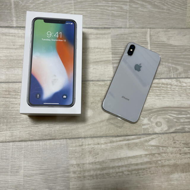 Apple(アップル)のiPhone X【64GB】シルバー 新品 SIMロック解除済み スマホ/家電/カメラのスマートフォン/携帯電話(スマートフォン本体)の商品写真