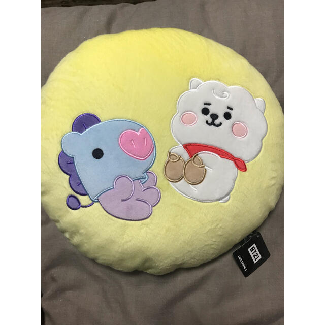 防弾少年団(BTS)(ボウダンショウネンダン)の防弾少年団　BTS BT21 クッション☆ エンタメ/ホビーのタレントグッズ(アイドルグッズ)の商品写真