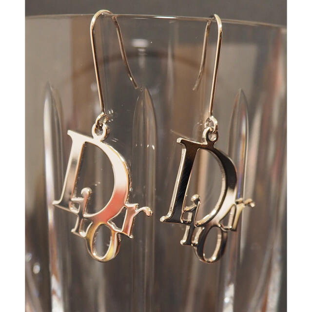 Christian Dior(クリスチャンディオール)の中古・美品】Dior/ディオール ロゴラインピアス レディースのアクセサリー(ピアス)の商品写真