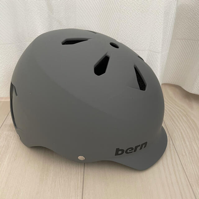 ヘルメット　bern XL 自動車/バイクのバイク(ヘルメット/シールド)の商品写真