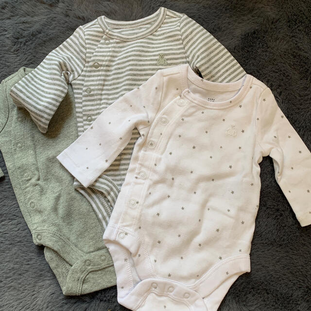 babyGAP(ベビーギャップ)の【新品未使用】baby GAP 長袖 ロンパース 45cm キッズ/ベビー/マタニティのベビー服(~85cm)(ロンパース)の商品写真