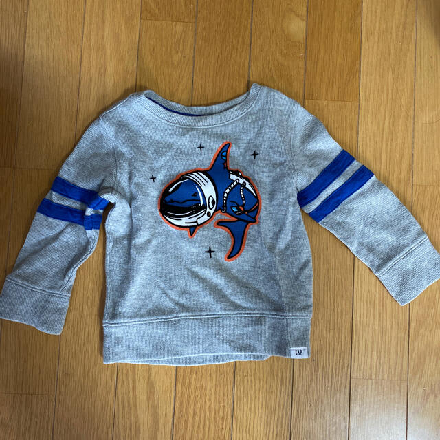 GAP(ギャップ)の🦈GAP サメトレーナー🦈 キッズ/ベビー/マタニティのキッズ服男の子用(90cm~)(Tシャツ/カットソー)の商品写真