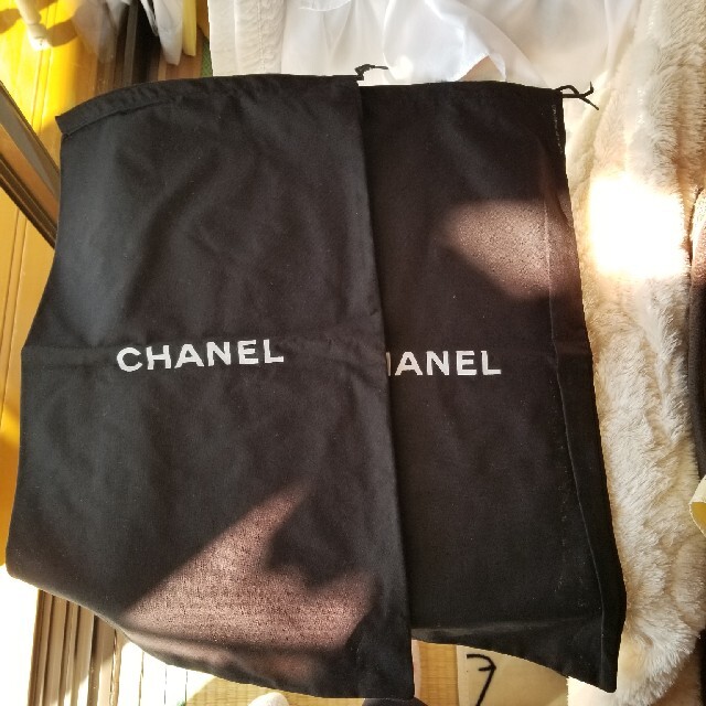 CHANEL(シャネル)のらこちゃん様専用CHANEL袋2枚 レディースのバッグ(ショップ袋)の商品写真