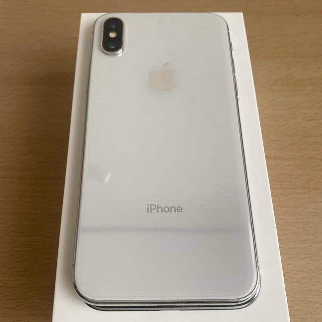 Apple(アップル)のiPhonex iPhone x Silver 64 GB SIMフリー スマホ/家電/カメラのスマートフォン/携帯電話(スマートフォン本体)の商品写真