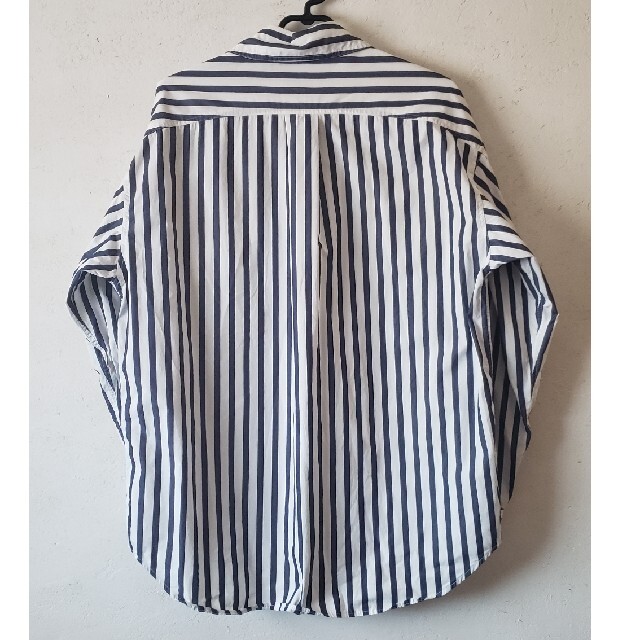 COMOLI(コモリ)のlownnCOTTON POLINE SHIRTストライプオーバーシャツ メンズのトップス(シャツ)の商品写真