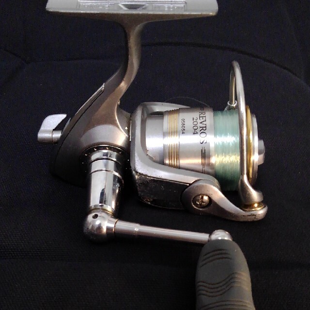 DAIWA(ダイワ)のダイワDAIWA　レブロス　2004　スピニングリール　新品ライン付 スポーツ/アウトドアのフィッシング(リール)の商品写真