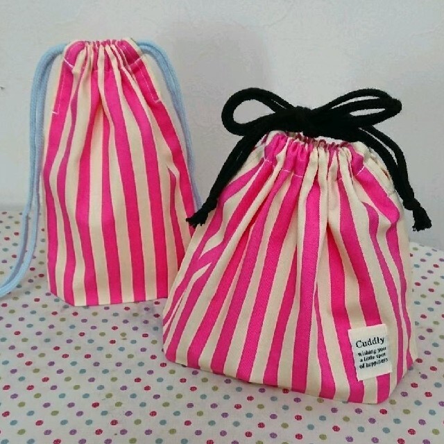  ピンクストライプ☆お弁当袋&巾着袋　2点セット ハンドメイドのキッズ/ベビー(外出用品)の商品写真