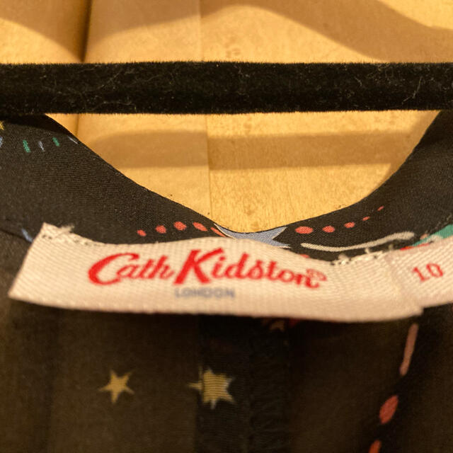 Cath Kidston(キャスキッドソン)の花柄黒ワンピース レディースのワンピース(ひざ丈ワンピース)の商品写真