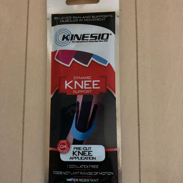 KINESIO 膝用テーピング　4個セット新品未使用 スポーツ/アウトドアのトレーニング/エクササイズ(トレーニング用品)の商品写真