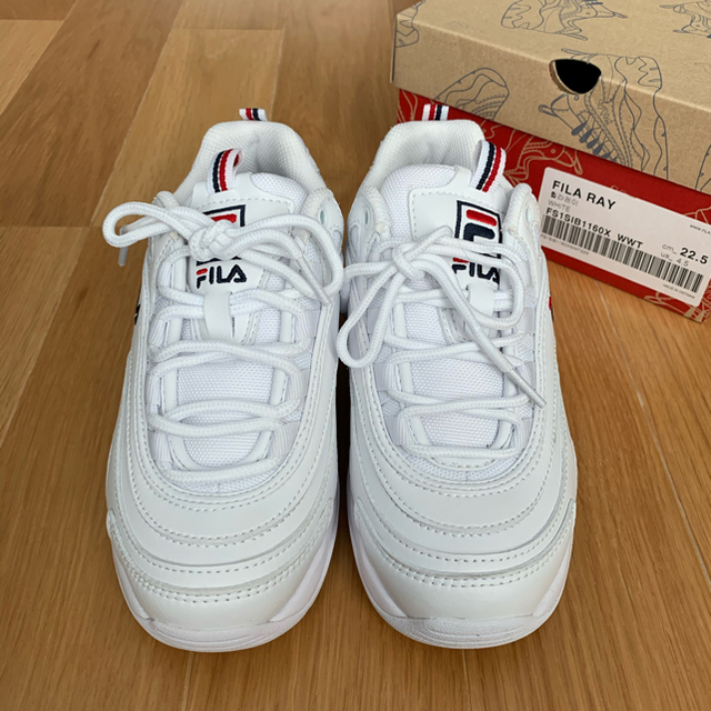 【新品】FILA RAY フィラレイ　スニーカー　22.5cm 1