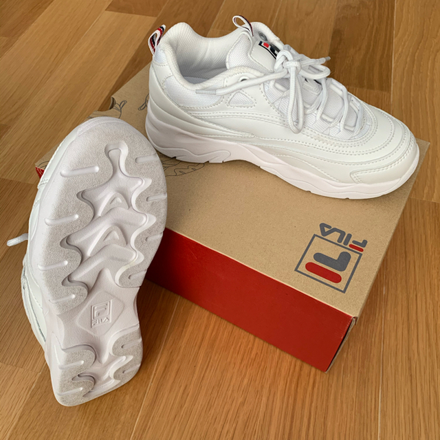 【新品】FILA RAY フィラレイ　スニーカー　22.5cm 2