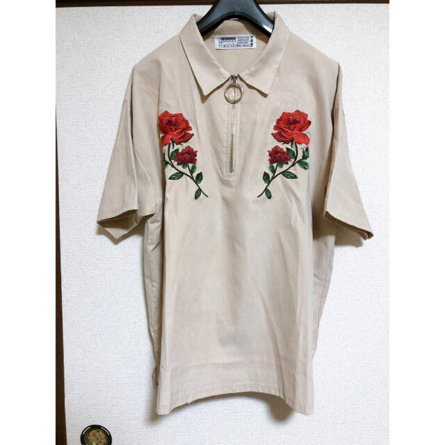 VANQUISH(ヴァンキッシュ)のLEGENDA ベージュバラ 薔薇 シャツ メンズのトップス(Tシャツ/カットソー(半袖/袖なし))の商品写真