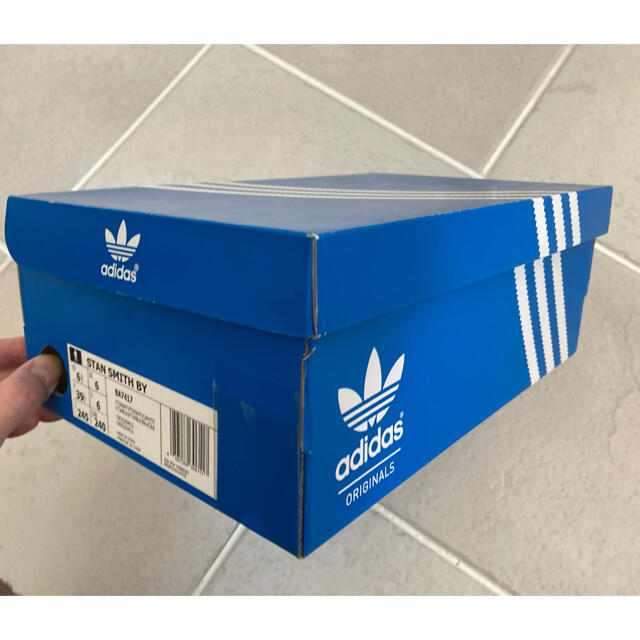 adidas(アディダス)の美品！　アディダス　シューズ　空箱　マーク柄ペーパー付き メンズの靴/シューズ(その他)の商品写真