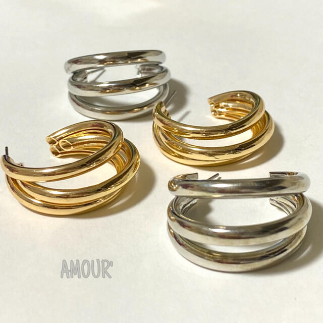 SLOBE IENA(スローブイエナ)のthree hoop pierce〈GOLD〉 レディースのアクセサリー(ピアス)の商品写真