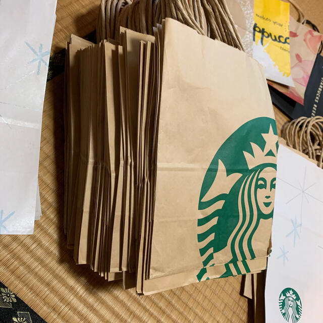 Starbucks Coffee(スターバックスコーヒー)のスタバ　スターバックス　紙袋　大量　128枚セット レディースのバッグ(ショップ袋)の商品写真