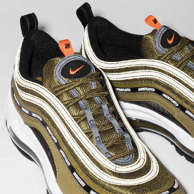 UNDEFEATED(アンディフィーテッド)の【28cm】NIKE AIR MAX 97×Undefeated OLIVE メンズの靴/シューズ(スニーカー)の商品写真