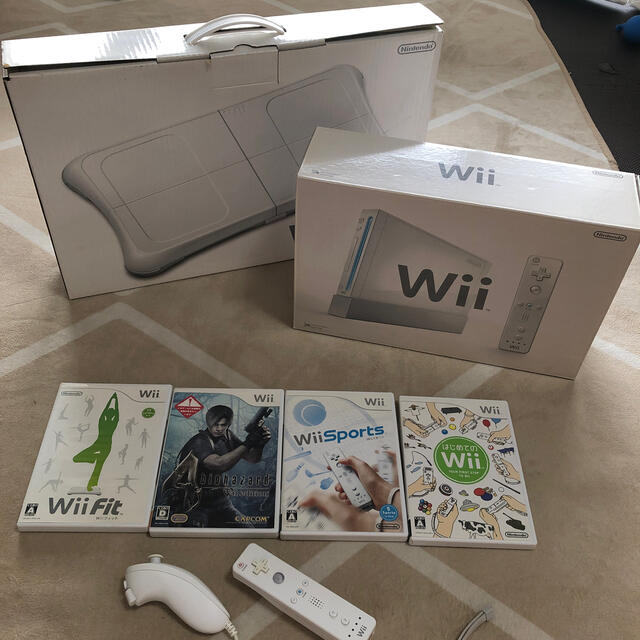 Wii ＋Wii Fit ＋2台目コントローラー&ヌンチャクセット＋ソフト4本