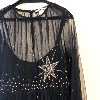 エイチアンドエム(H&M)のシースルーワンピース ドレス 星 刺繍 ブラック(ロングワンピース/マキシワンピース)