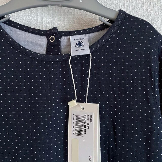 PETIT BATEAU(プチバトー)の新品未使用  プチバトー  チュビック 長袖 ワンピース ドット柄   キッズ/ベビー/マタニティのキッズ服女の子用(90cm~)(ワンピース)の商品写真