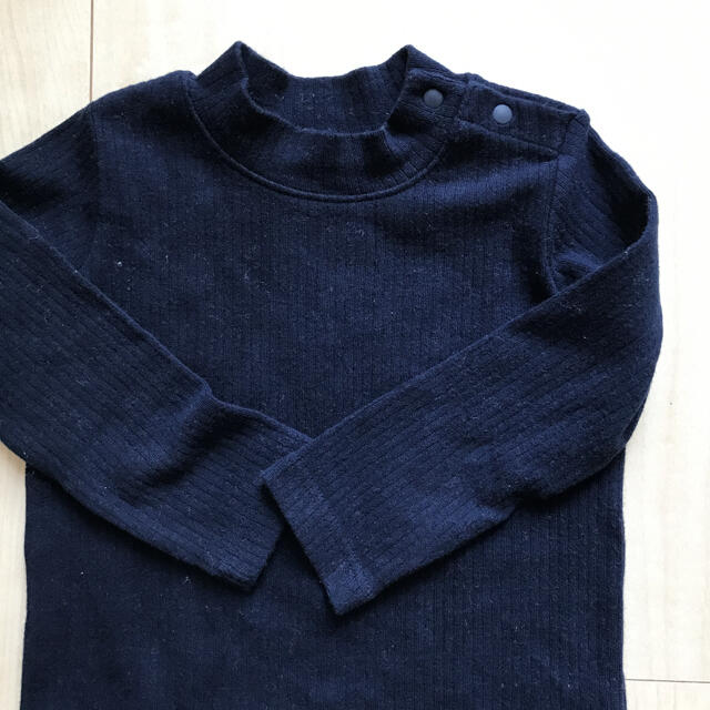 UNIQLO(ユニクロ)のkuruneko様専用　ユニクロ　リブハイネック長袖Tシャツ　80 キッズ/ベビー/マタニティのベビー服(~85cm)(シャツ/カットソー)の商品写真