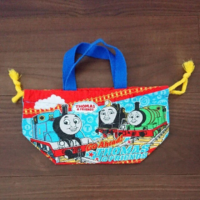 トーマス⭐ランチバッグ エンタメ/ホビーのおもちゃ/ぬいぐるみ(キャラクターグッズ)の商品写真