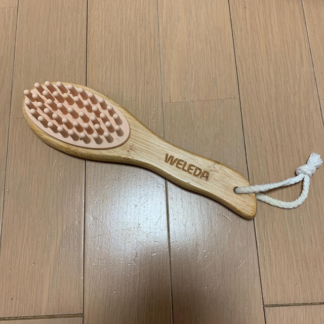 WELEDA(ヴェレダ)のヴェレダ　マッサージブラシ¥800→¥500 コスメ/美容のボディケア(ボディマッサージグッズ)の商品写真