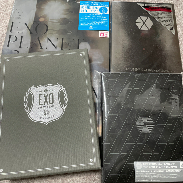 EXO(エクソ)のEXO ブルーレイ　DVD フォトブック　セット エンタメ/ホビーのDVD/ブルーレイ(ミュージック)の商品写真