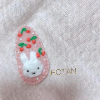 プティマイン(petit main)のhandmade ♡ ヘアピン 132(ファッション雑貨)