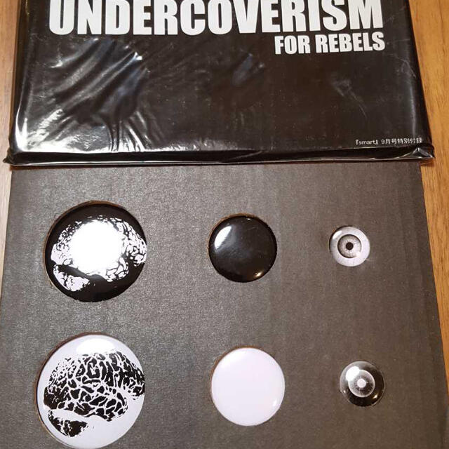 UNDERCOVER(アンダーカバー)の【新品未使用】undercoverism 缶バッジセット メンズのメンズ その他(その他)の商品写真