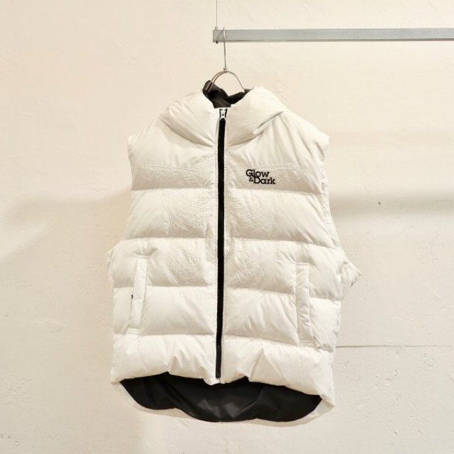 ＜doublet＞SKELETON EMBROIDERY DOWN VEST メンズのジャケット/アウター(ダウンベスト)の商品写真