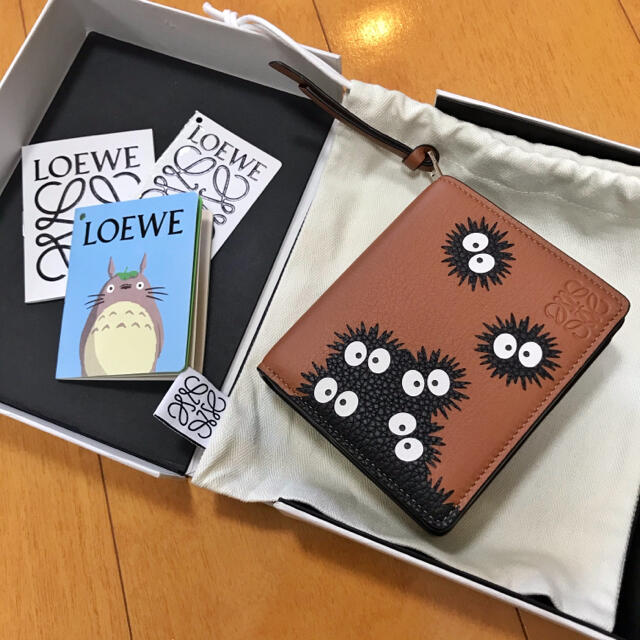 新規上場商品 LOEWEロエベ トトロ コンパクトジップウォレット二つ折り