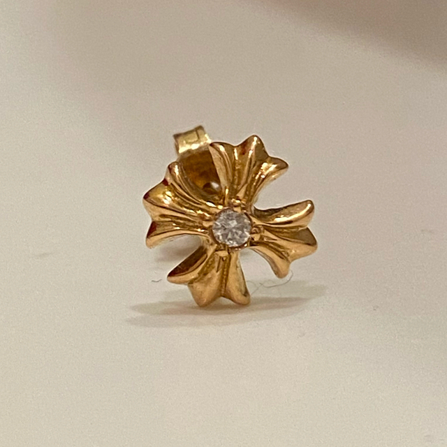 Chrome Hearts(クロムハーツ)の【クロムハーツ名古屋購入品】22K CHプラススタッドピアス　 1ダイヤ　18k メンズのアクセサリー(ピアス(片耳用))の商品写真