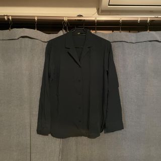 ユニクロ(UNIQLO)のUNIQLO オープンカラーシャツ　グリーン　M(シャツ/ブラウス(長袖/七分))