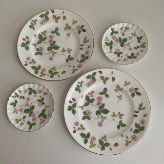 ウェッジウッド(WEDGWOOD)の未使用　ウェッジウッド ワイルドストロベリー　プレート　4枚セット(食器)