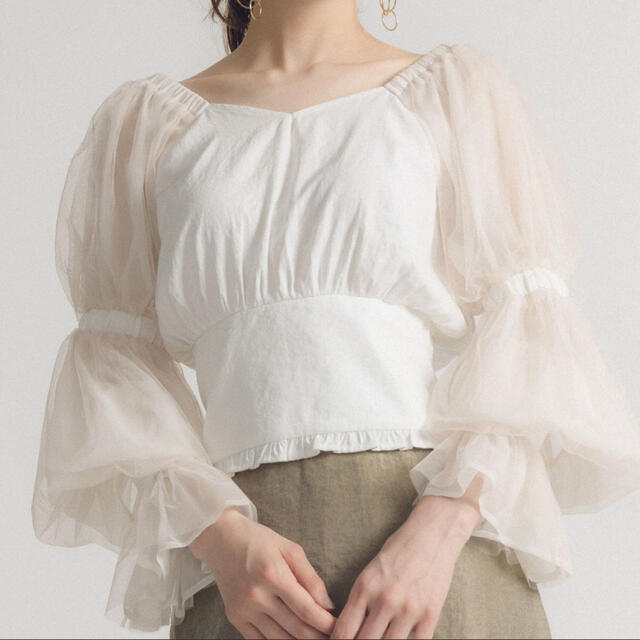 la belle Etude(ラベルエチュード)のチュール袖/ホワイト/ブラウス レディースのトップス(シャツ/ブラウス(半袖/袖なし))の商品写真