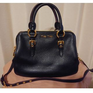 MIU MIU(ショルダーバッグ ・ ブラック/黒色系)のフリマ MIU MIU(ショルダーバッグ ・ ブラック/黒色系)のフリマ