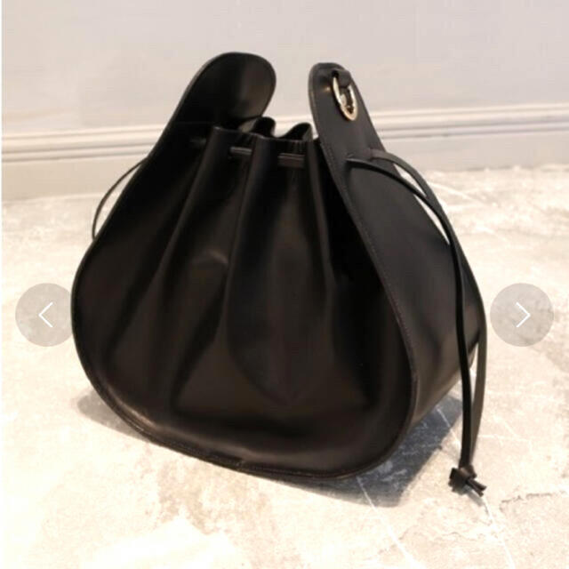 バッグ売り切り！トゥディフル　Round Leather Bag ブラック