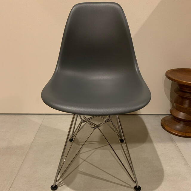 EAMES(イームズ)のイームズプラスチックシェルサイドチェア 正規品 美品 インテリア/住まい/日用品の椅子/チェア(ダイニングチェア)の商品写真