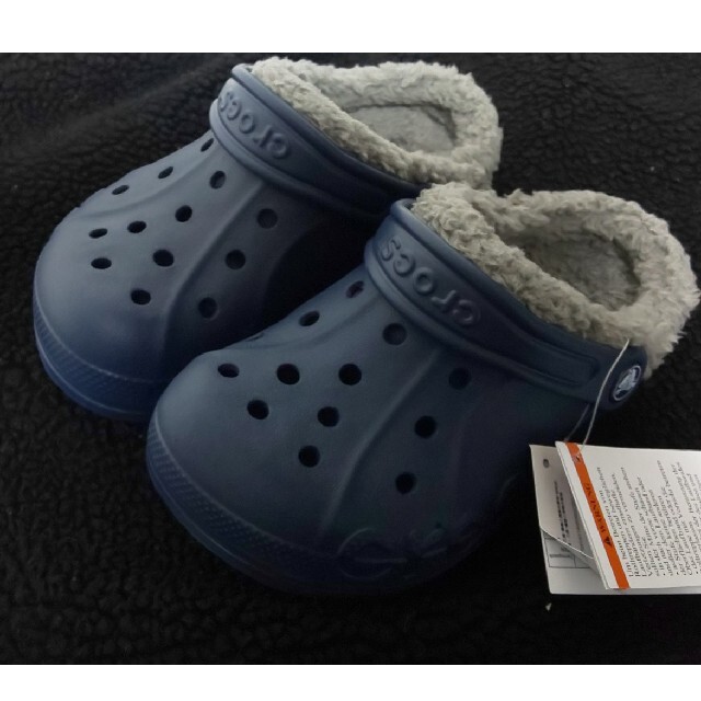 crocs(クロックス)のcrocs サンダル ムートン 19.5 キッズ/ベビー/マタニティのキッズ靴/シューズ(15cm~)(サンダル)の商品写真