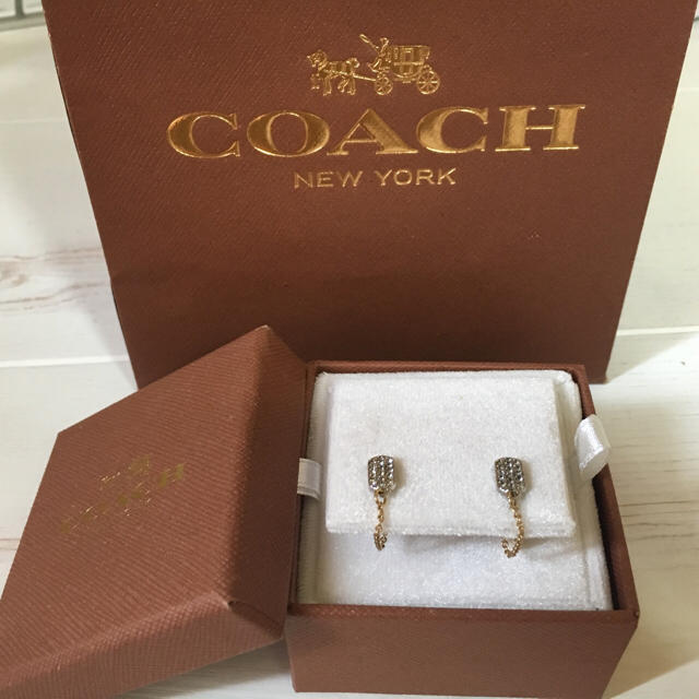 COACH(コーチ)のCOACHほぼ新品☆パヴェ タグピアス レディースのアクセサリー(ピアス)の商品写真