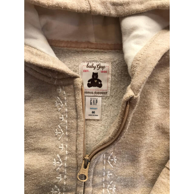 babyGAP(ベビーギャップ)のbaby gap ラメand刺繍パーカー キッズ/ベビー/マタニティのベビー服(~85cm)(トレーナー)の商品写真