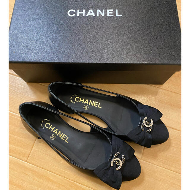 CHANEL クルーズコレクション　リボンフラットシューズ