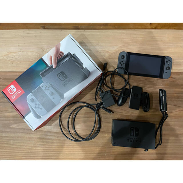 Nintendo Switch(ニンテンドースイッチ)のNintendo Switch JOY-CON グレー 本体  HAC-S-KA エンタメ/ホビーのゲームソフト/ゲーム機本体(家庭用ゲーム機本体)の商品写真