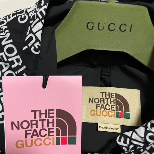 Gucci(グッチ)のGUCCI THE NORTH FACE 新品未使用　S メンズのジャケット/アウター(マウンテンパーカー)の商品写真