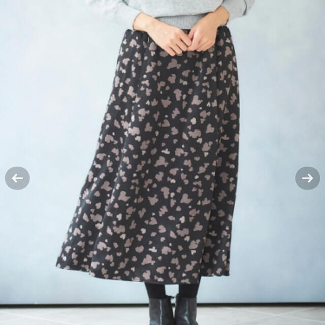 Perle Peche(ペルルペッシュ)のペルルペッシュ　レオパード柄サテンスカート レディースのスカート(ロングスカート)の商品写真