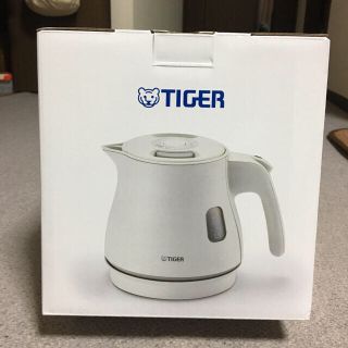 タイガー(TIGER)の【新品未使用】 TIGER 電気ケトル PCM-A060 WM マットホワイト (電気ケトル)