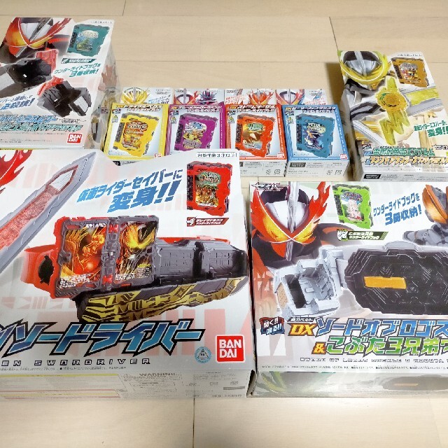 【値下げ】仮面ライダーセイバー DX聖剣ソードライバー8点セット おもちゃ