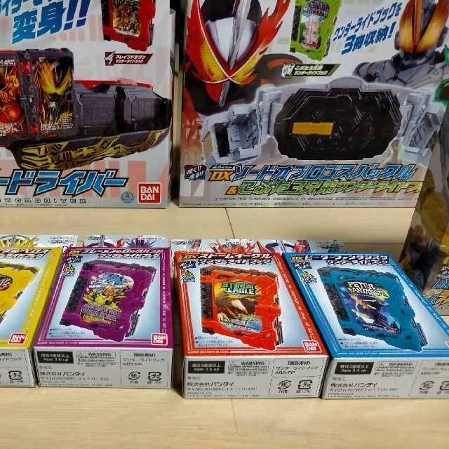 【値下げ】仮面ライダーセイバー DX聖剣ソードライバー8点セット おもちゃ